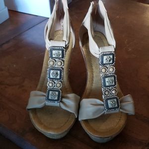 Pegagon Platform shoes